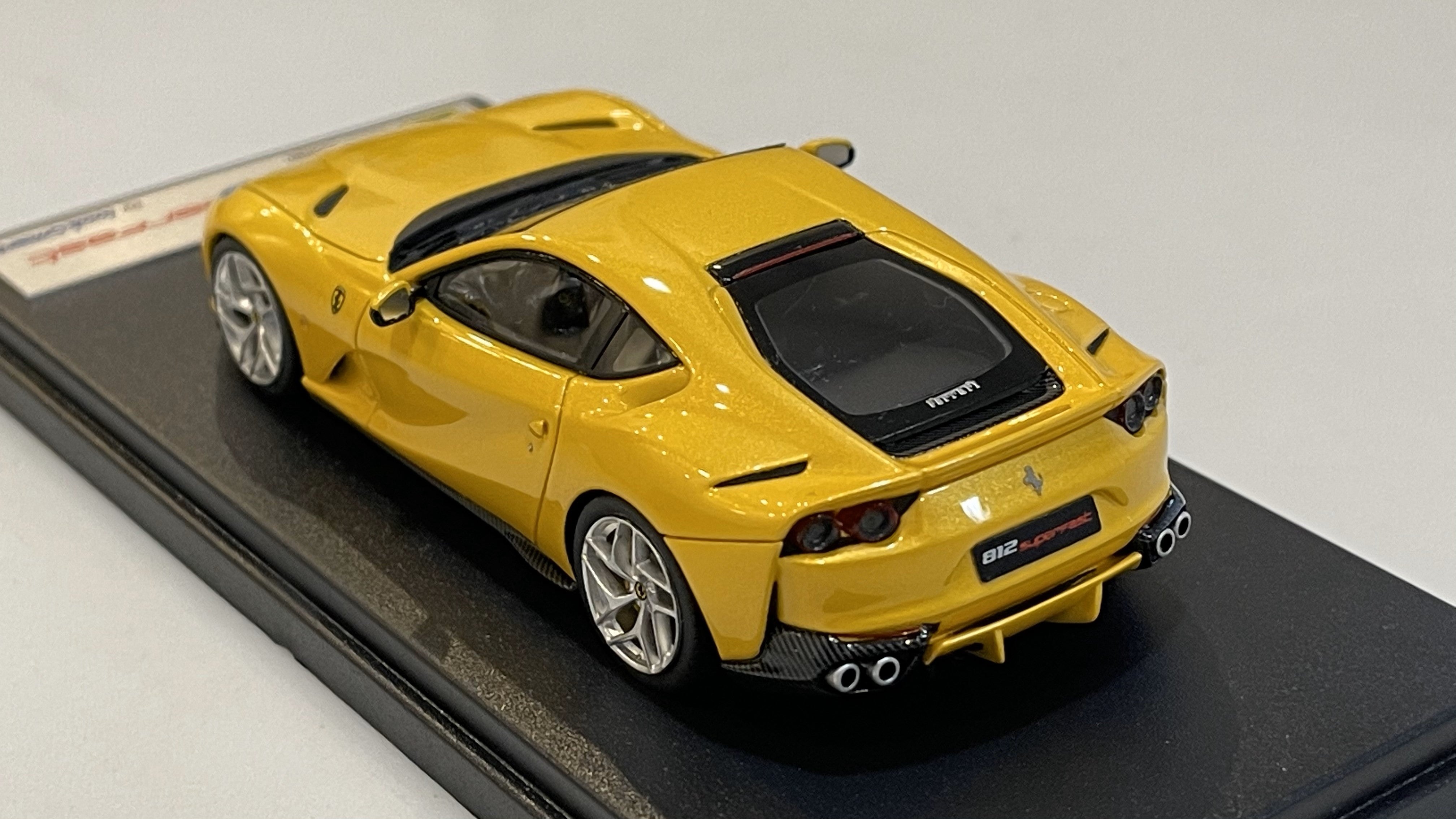 Looksmart 1/43 Ferrari 812 Superfast 2017 Giallo Tristrato LS467D